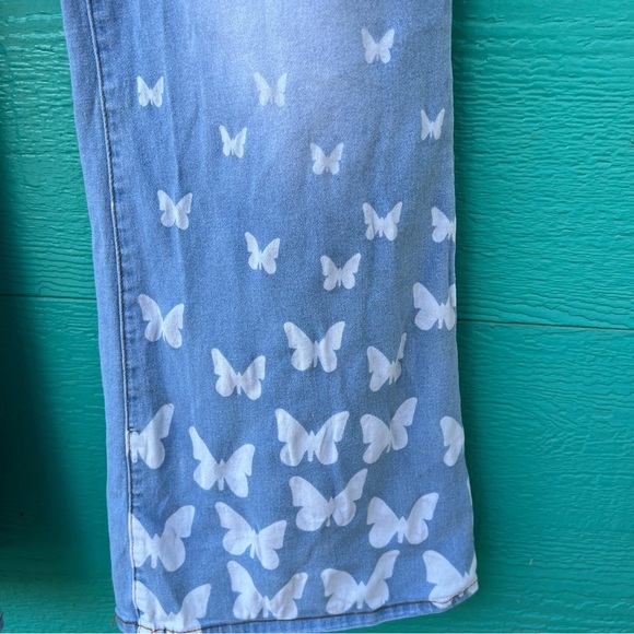 STRETCHY LIGHT WASH FLARE JEANS BUTTERFLY PRINT ON BOTTOM LEG SIZE 4X - Picture 3 of 8
